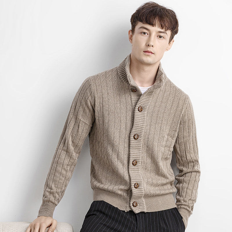 Jedną z najbardziej atrakcyjnych rzeczy w swetrze damskiej V Neck Pullover jest jego przystępna cena.