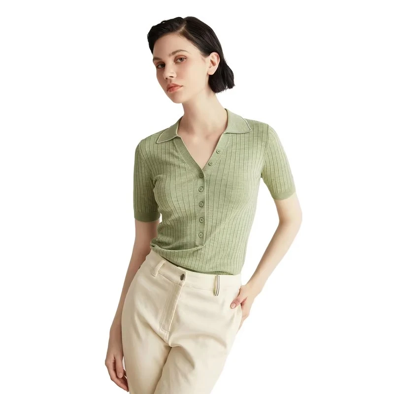 Czy kaszmirowy sweter z dekoltem w kształcie litery V jest wygodny w noszeniu? Jak się czuje kaszmirowy sweter